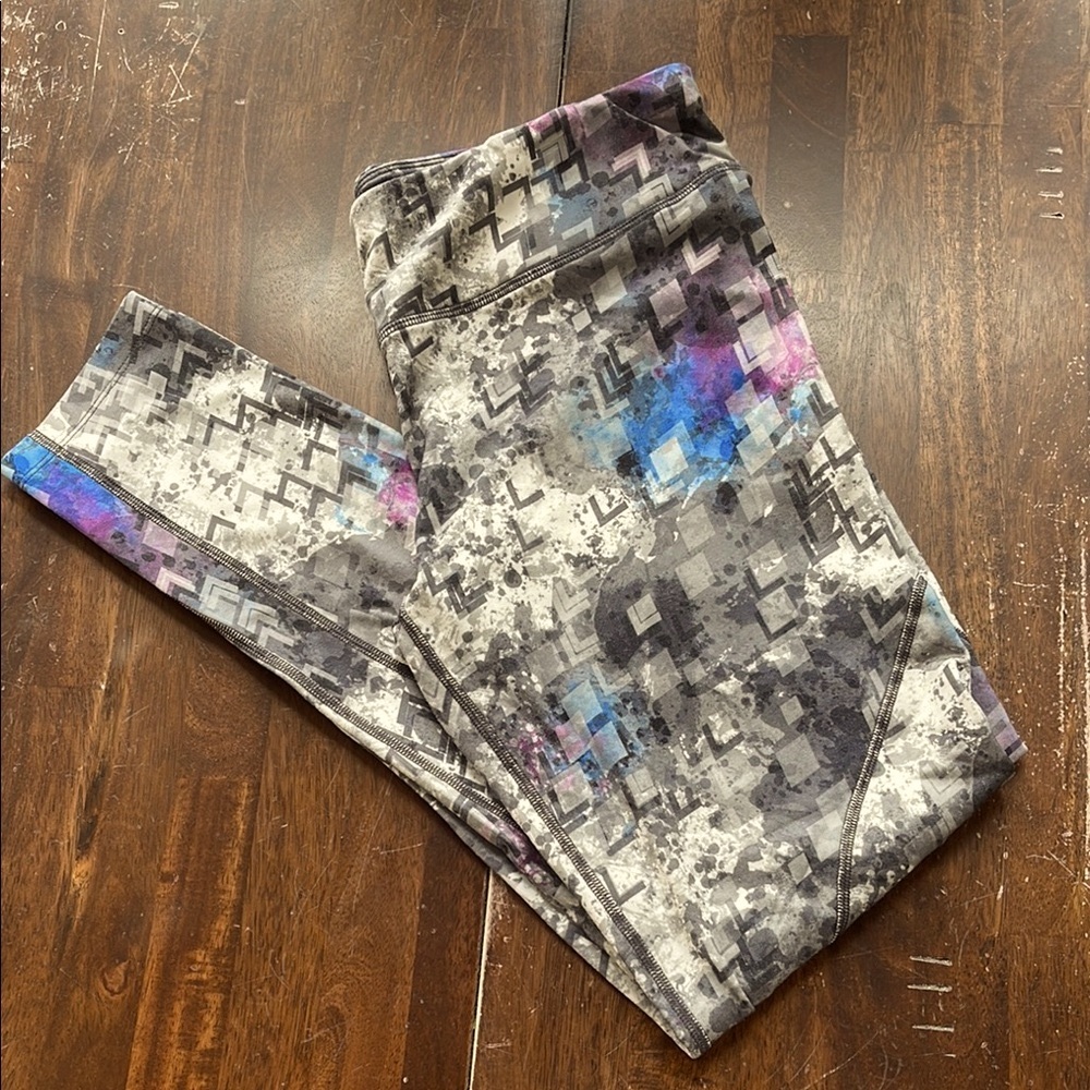 Layer 8 Women's Performance Leggings Qwick Dry Full Length Geometric Sz M